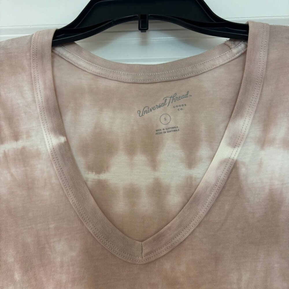Universal Thread Tan and White Tie Dye V Neck T Shirt - Picture 2 of 6